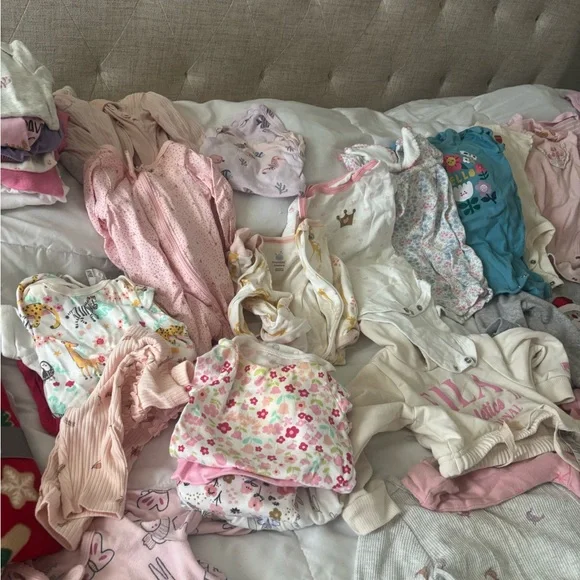 Newborn to 18 Months Baby Girl Clothing Bundle Lot - Picture 11 of 12